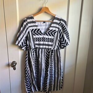 Old Navy Black and White Patterned Midi Dress